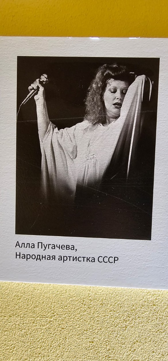 Неожиданно для всех Аллу Пугачеву без мужа и детей заметили в центре Сочи Неожиданно для всех Аллу Пугачеву без мужа и детей заметили в центре Сочи