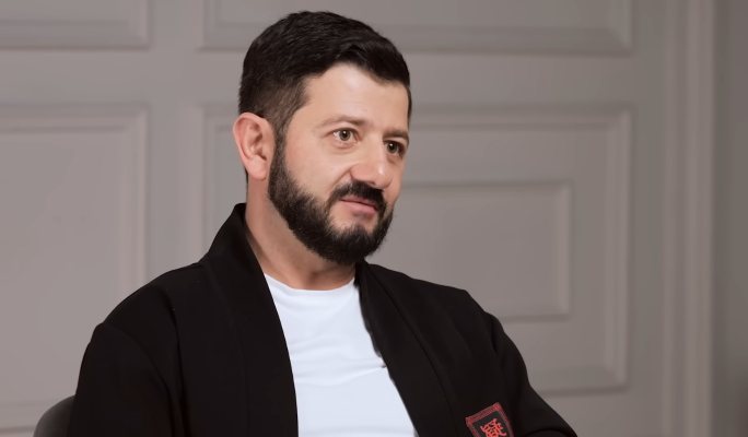 Невероятно! Изменившийся до неузнаваемости Галустян заставил народ ахнуть Невероятно! Изменившийся до неузнаваемости Галустян заставил народ ахнуть
