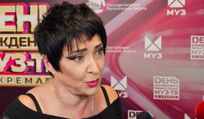 «Разорваны до темных щелей»: Лолита снова вляпалась в скандал из-за внешнего вида «Разорваны до темных щелей»: Лолита снова вляпалась в скандал из-за внешнего вида