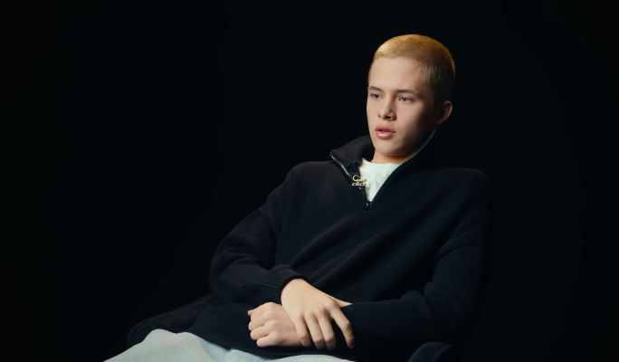 Придавило машиной: шокирующие кадры с 15-летней звездой сериала «Слово пацана» Придавило машиной: шокирующие кадры с 15-летней звездой сериала «Слово пацана»