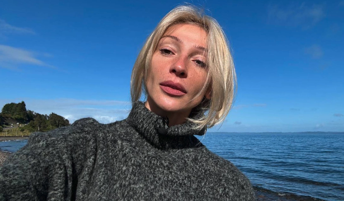 Уединившаяся Ивлеева заинтриговала заявлением о новом романе Уединившаяся Ивлеева заинтриговала заявлением о новом романе