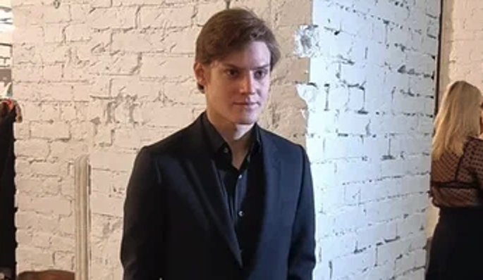 Раскрыта личность новой избранницы 29-летнего Павла Табакова Раскрыта личность новой избранницы 29-летнего Павла Табакова