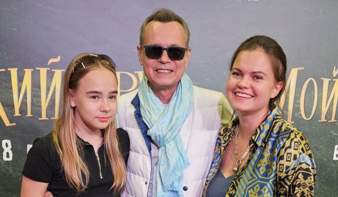 Дочь Левкина шокировала окружающих правдой о рождении свой сестры Дочь Левкина шокировала окружающих правдой о рождении свой сестры