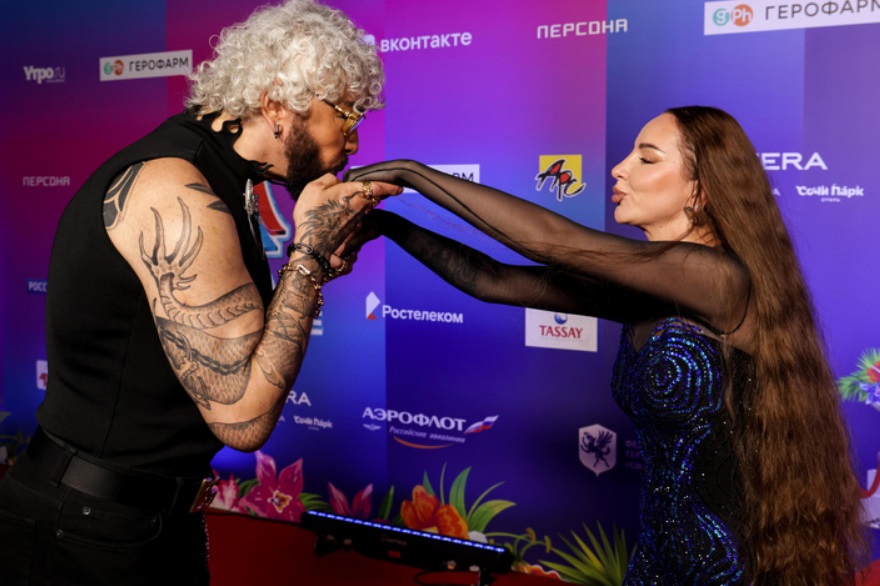 Совершенно неузнаваемый Филипп Киркоров с «Дошираком» на голове появился на «Новой волне»