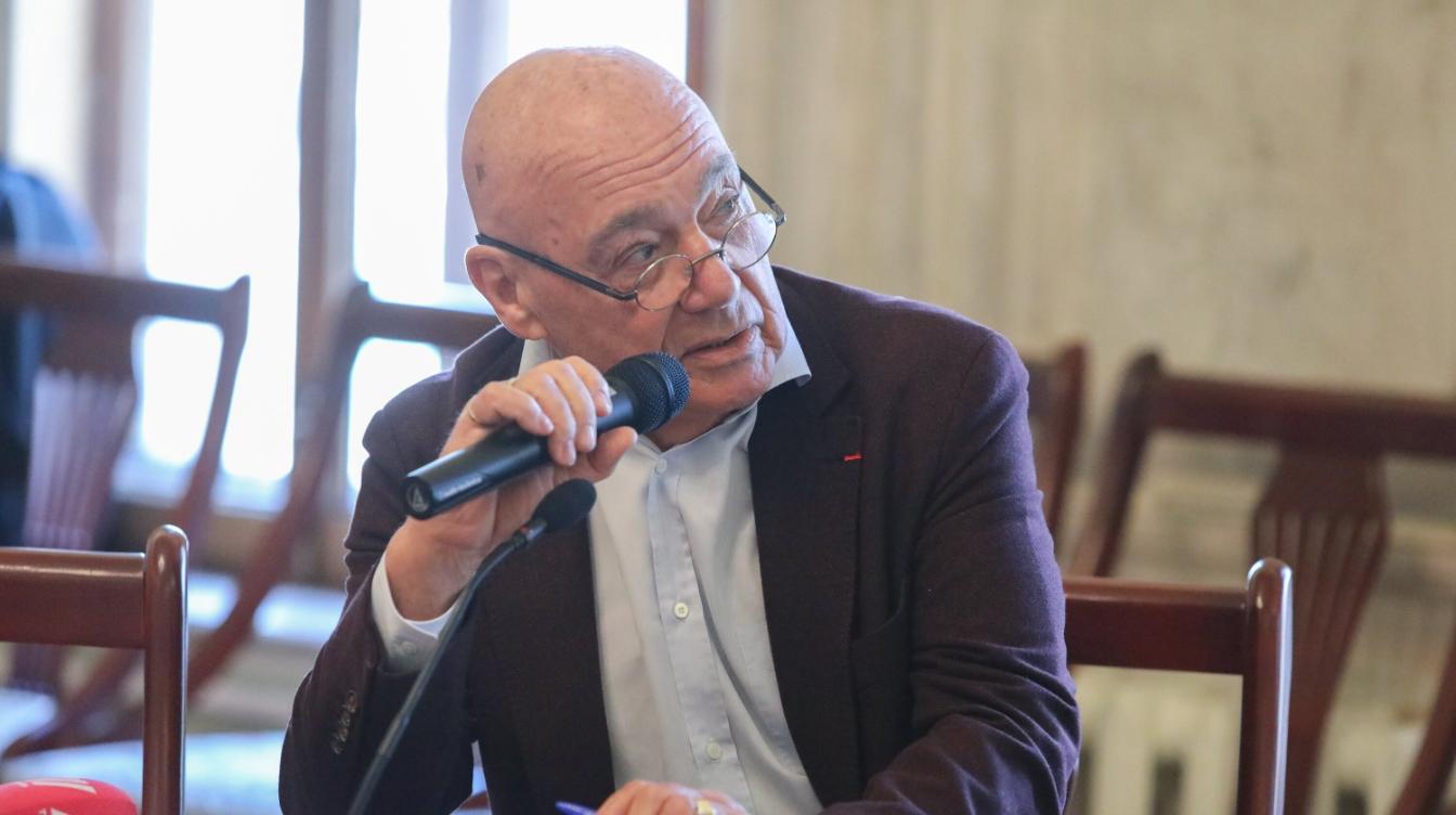 Познер емко ответил на патриотические претензии Михалкова Познер емко ответил на патриотические претензии Михалкова