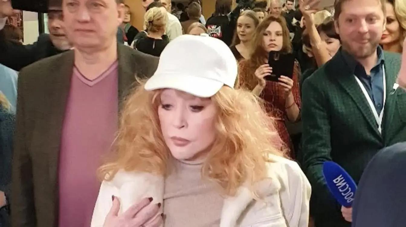 Отощавшую Пугачеву засекли на прогулке с Галкиным* – на себя не похожа Отощавшую Пугачеву засекли на прогулке с Галкиным* – на себя не похожа