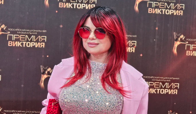 Королева тратит внушительные суммы на операции невестки-стриптизерши: Это всегда дорого Королева тратит внушительные суммы на операции невестки-стриптизерши: Это всегда дорого
