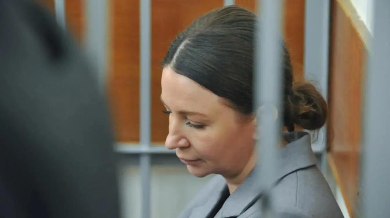 За решеткой двойник Блиновской, а она на море: в Сети появилось загадочное видео За решеткой двойник Блиновской, а она на море: в Сети появилось загадочное видео