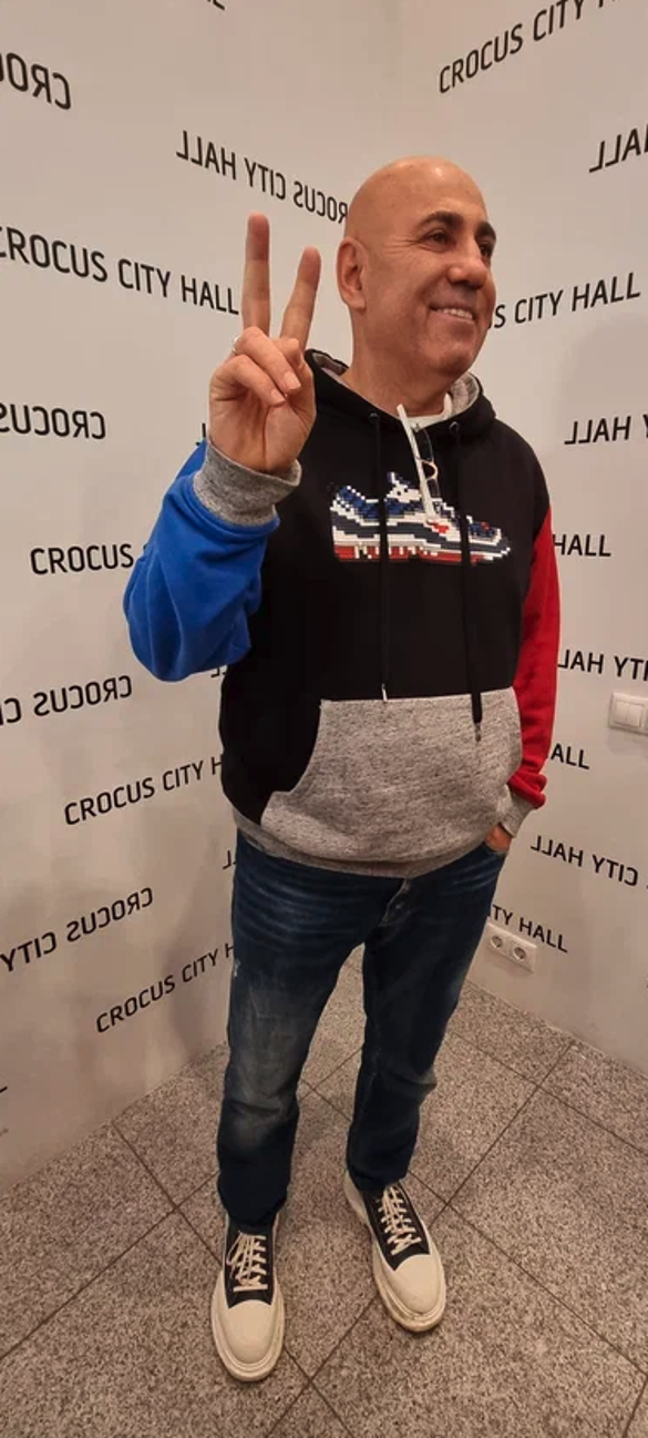 Пригожин набросился на молодую певицу в эфире популярного шоу Пригожин набросился на молодую певицу в эфире популярного шоу