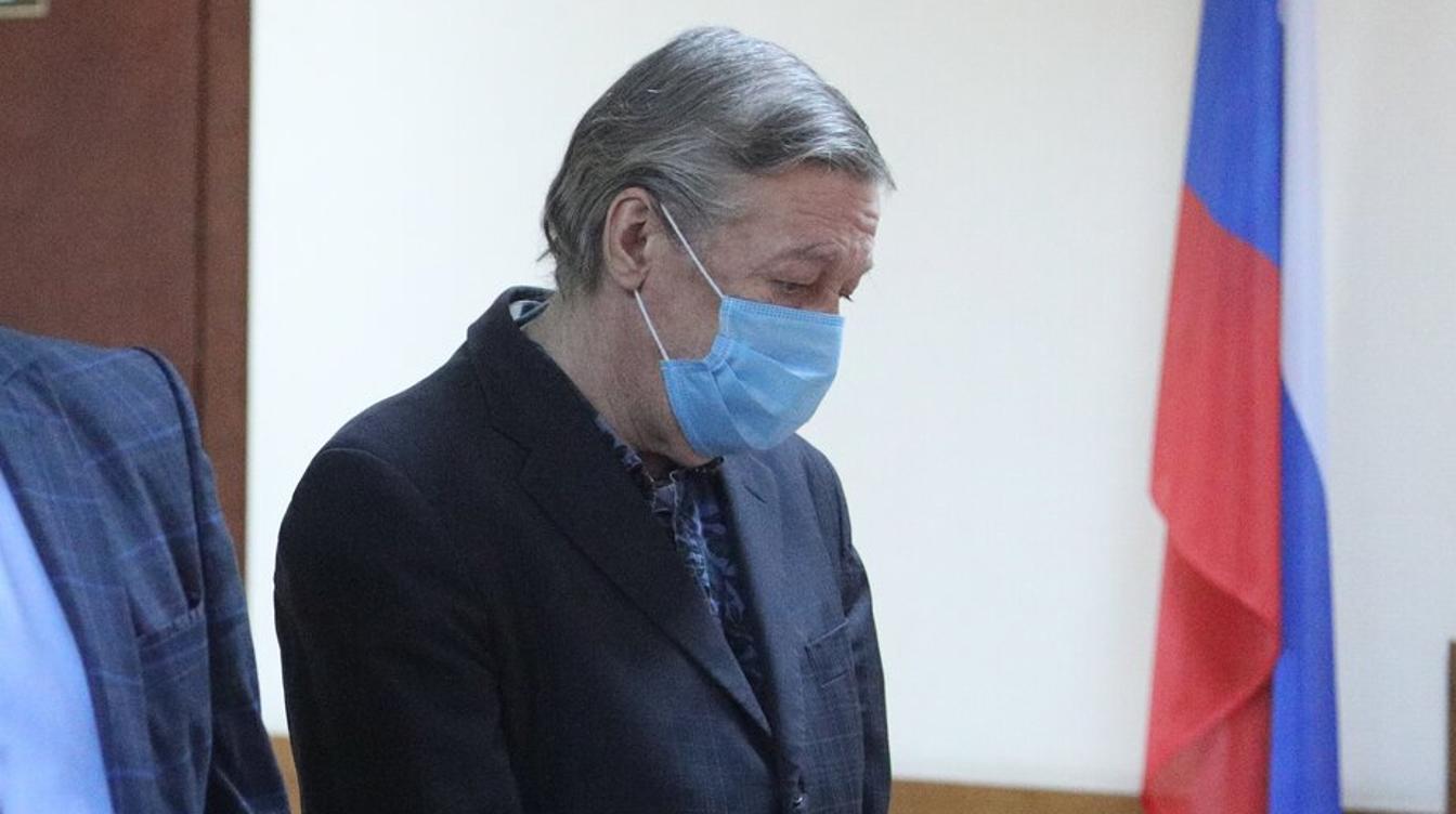 «Мишу презираю»: соседка нелестно высказалась о Ефремове «Мишу презираю»: соседка нелестно высказалась о Ефремове
