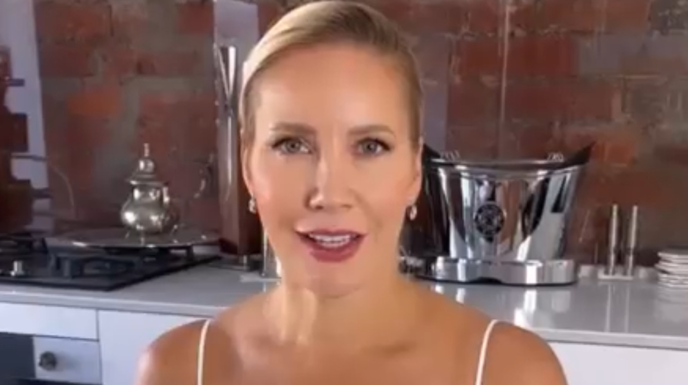 Елена Летучая показала обнаженное тело в крошечном бикини Елена Летучая показала обнаженное тело в крошечном бикини