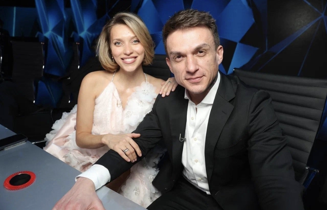 Беременная третьим ребёнком Регина Тодоренко привела мужа на шоу «Маска»