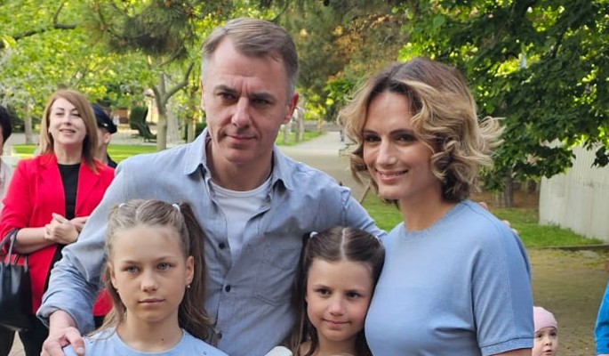 Люди ахнули: Игорь Петренко похвастался тремя красавицами-дочками Люди ахнули: Игорь Петренко похвастался тремя красавицами-дочками