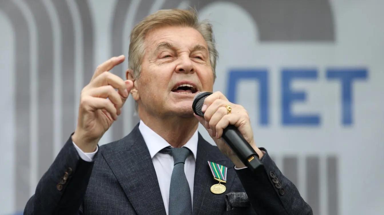 «Безумно плохо»: врач объявил о немощности 83-летнего Лещенко «Безумно плохо»: врач объявил о немощности 83-летнего Лещенко